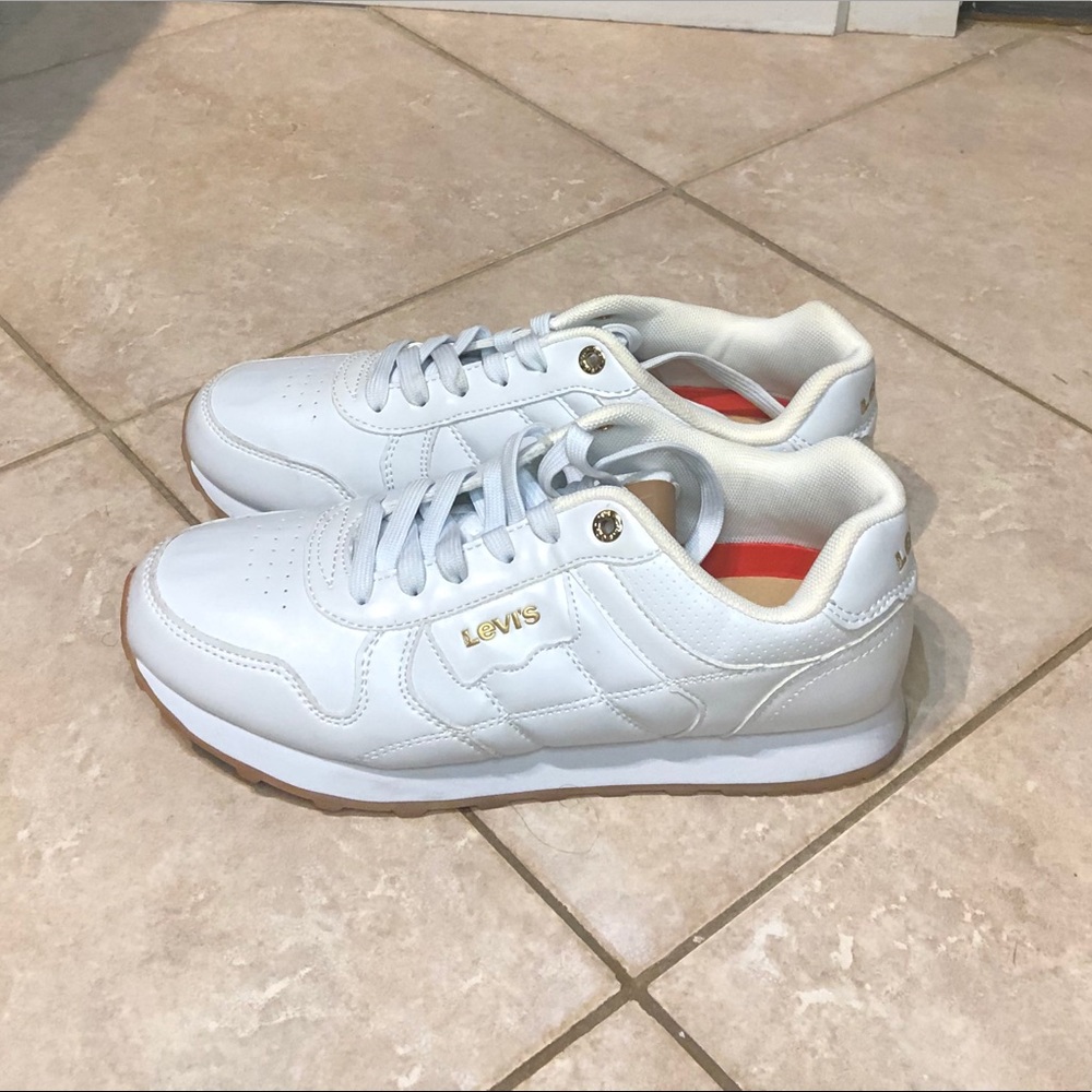 Levi all white Sneakers